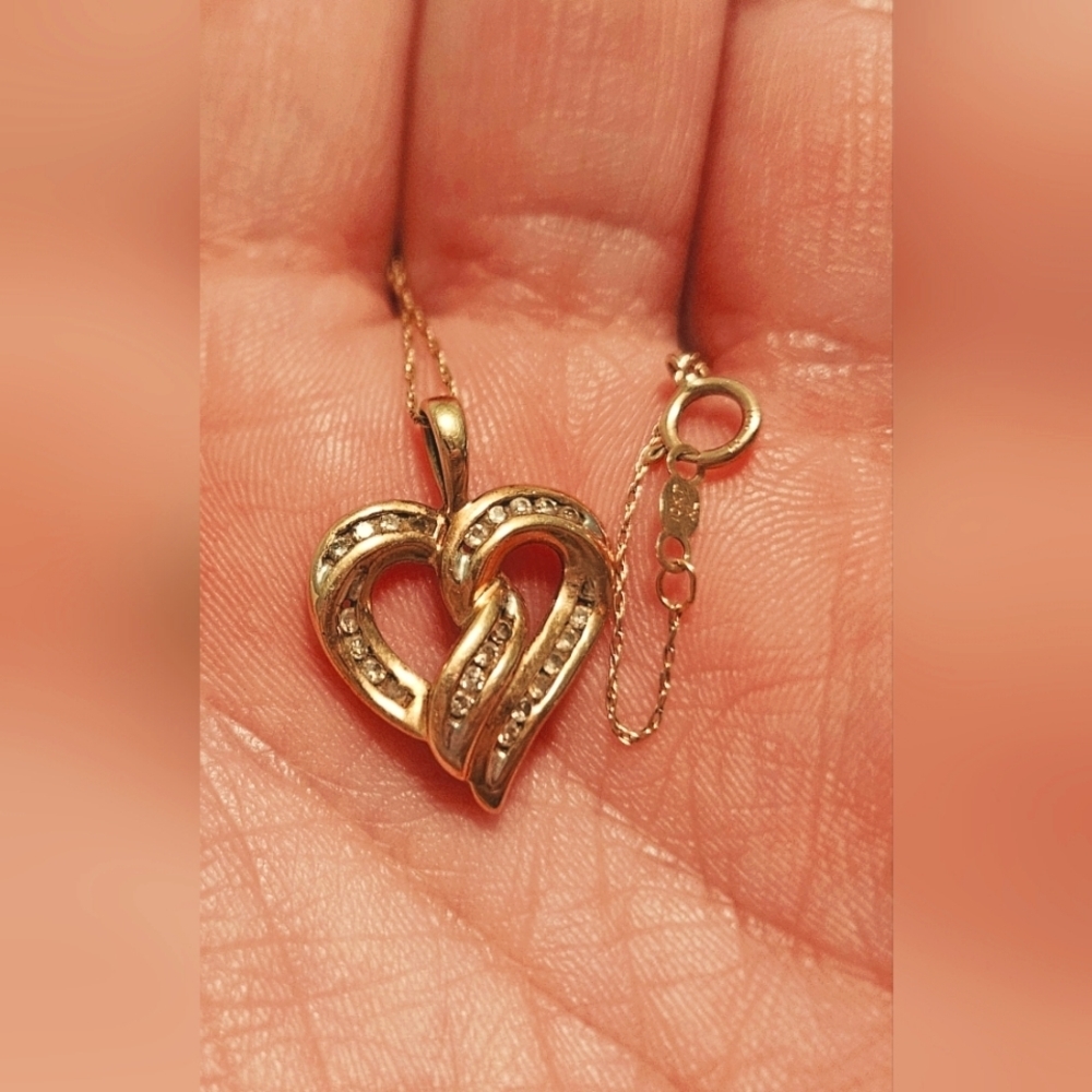 10K Yellow Gold Natural Diamond Twisted Heart Pendant Necklace 20" Fine Jewelry